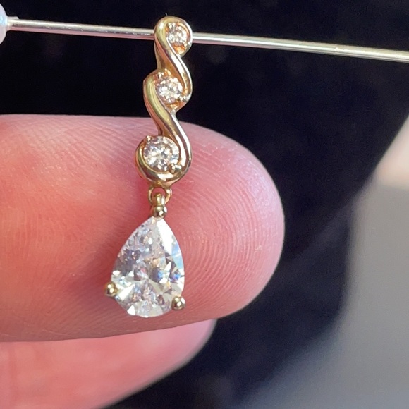 10K and CZ pendant. 3/4” - Picture 11 of 12